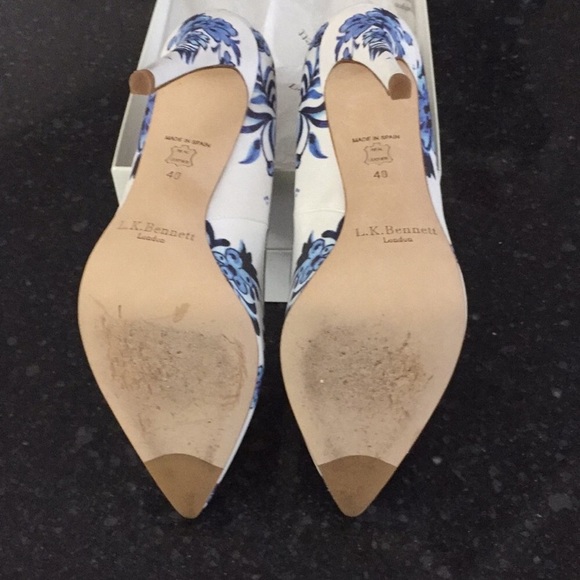 LK Bennett Flora Blue & White Floral Pumps - 10 - Picture 4 of 4
